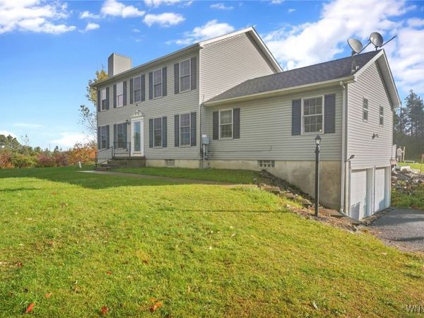 8835 Center Road, Holland, NY 14080
