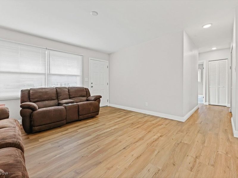 549 Linwood Drive, Alliance, OH 44601 Photo 9