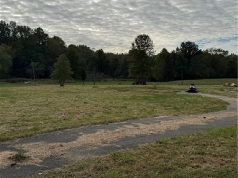 1657 Ridge Road, Vienna, OH 44473 Photo 3