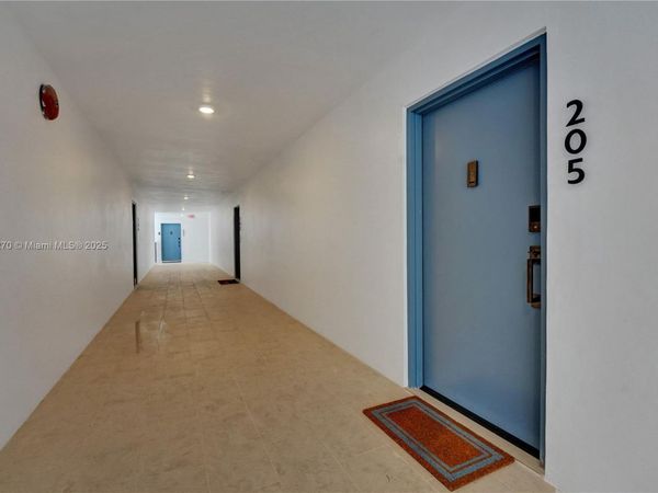 101 Ocean Lane Dr, Unit 205, Key Biscayne, FL 33149