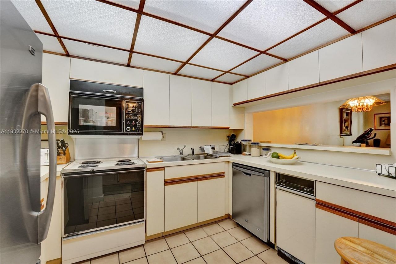 101 Ocean Lane Dr, Unit 205, Key Biscayne, FL 33149 Photo