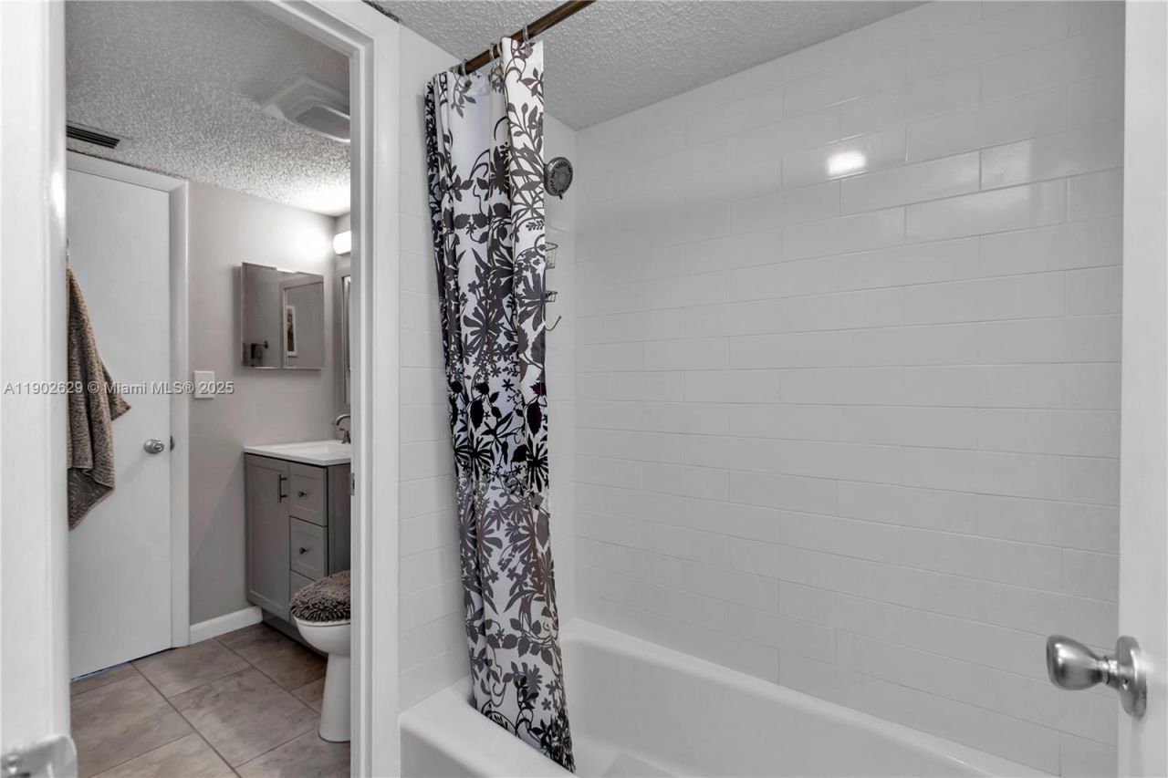 737 Midway Dr, Unit B, Ocala, FL 34472 Photo