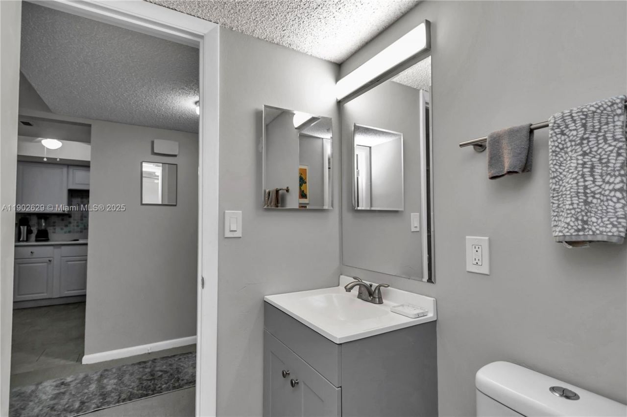 737 Midway Dr, Unit B, Ocala, FL 34472 Photo