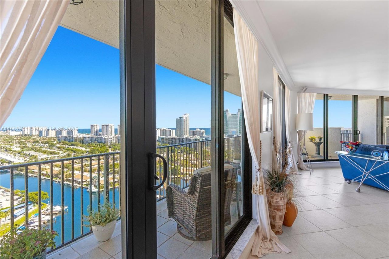 300 Three Islands Blvd, Unit PH2A, Hallandale Beach, FL 33009 Photo