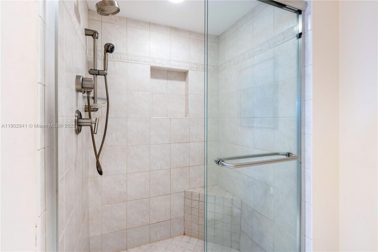 300 Three Islands Blvd, Unit PH2A, Hallandale Beach, FL 33009 Photo