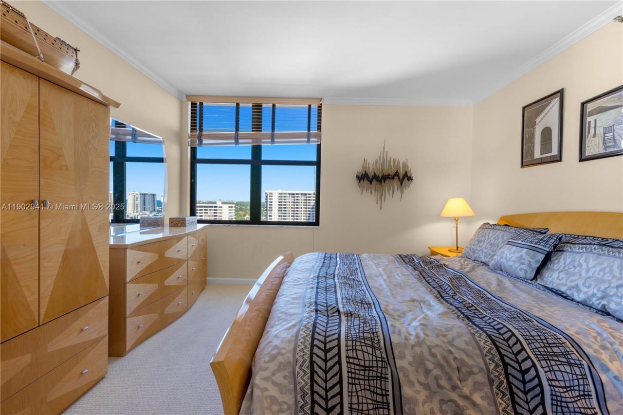 300 Three Islands Blvd, Unit PH2A, Hallandale Beach, FL 33009 Photo