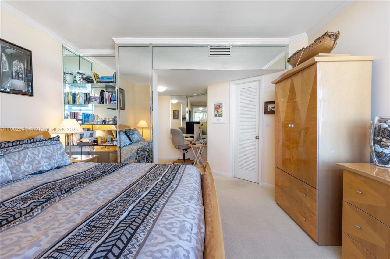 300 Three Islands Blvd, Unit PH2A, Hallandale Beach, FL 33009 Photo