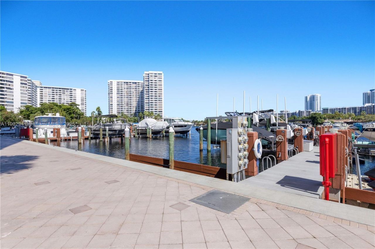 300 Three Islands Blvd, Unit PH2A, Hallandale Beach, FL 33009 Photo