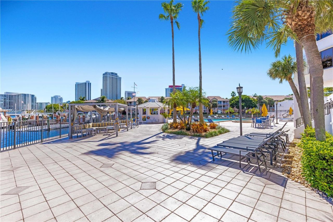 300 Three Islands Blvd, Unit PH2A, Hallandale Beach, FL 33009 Photo