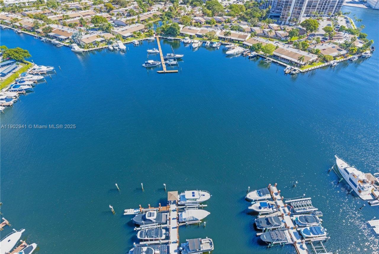 300 Three Islands Blvd, Unit PH2A, Hallandale Beach, FL 33009 Photo