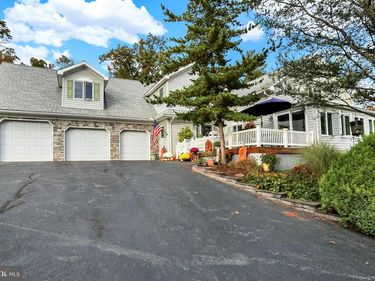 64 METZ ROAD, THOMPSONTOWN, PA 17094