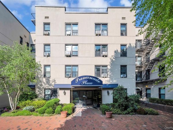 11 Wooleys Lane, Unit 3A, Great Neck, NY 11021