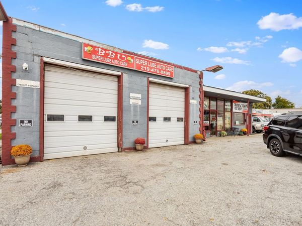 1003 Calumet Avenue, Valparaiso, IN 46383