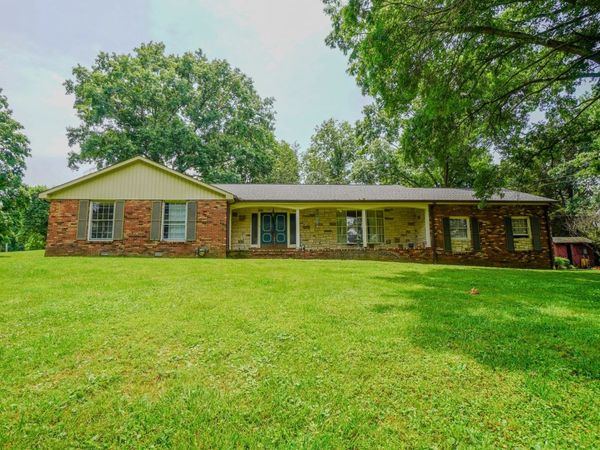 1094B Center Point Rd, Hendersonville, TN 37075