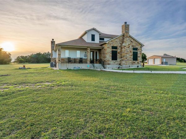 1224 Hidden Springs DR, Salado, TX 76571