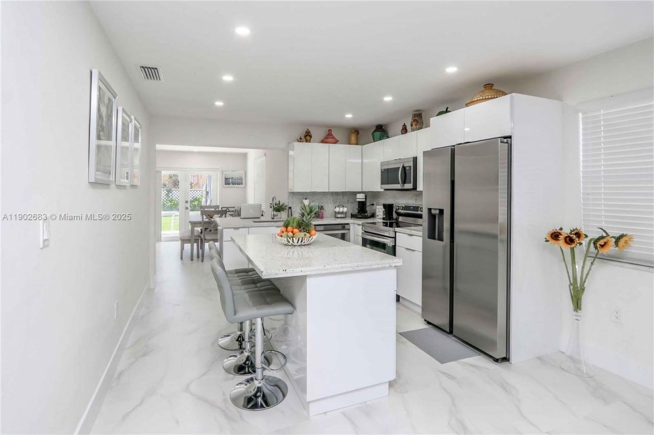 1030 SW 10th Ave, Miami, FL 33130 Photo