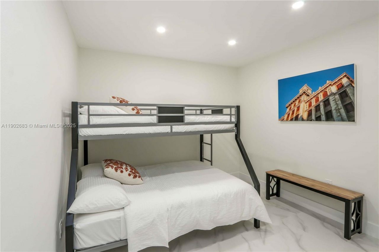 1030 SW 10th Ave, Miami, FL 33130 Photo