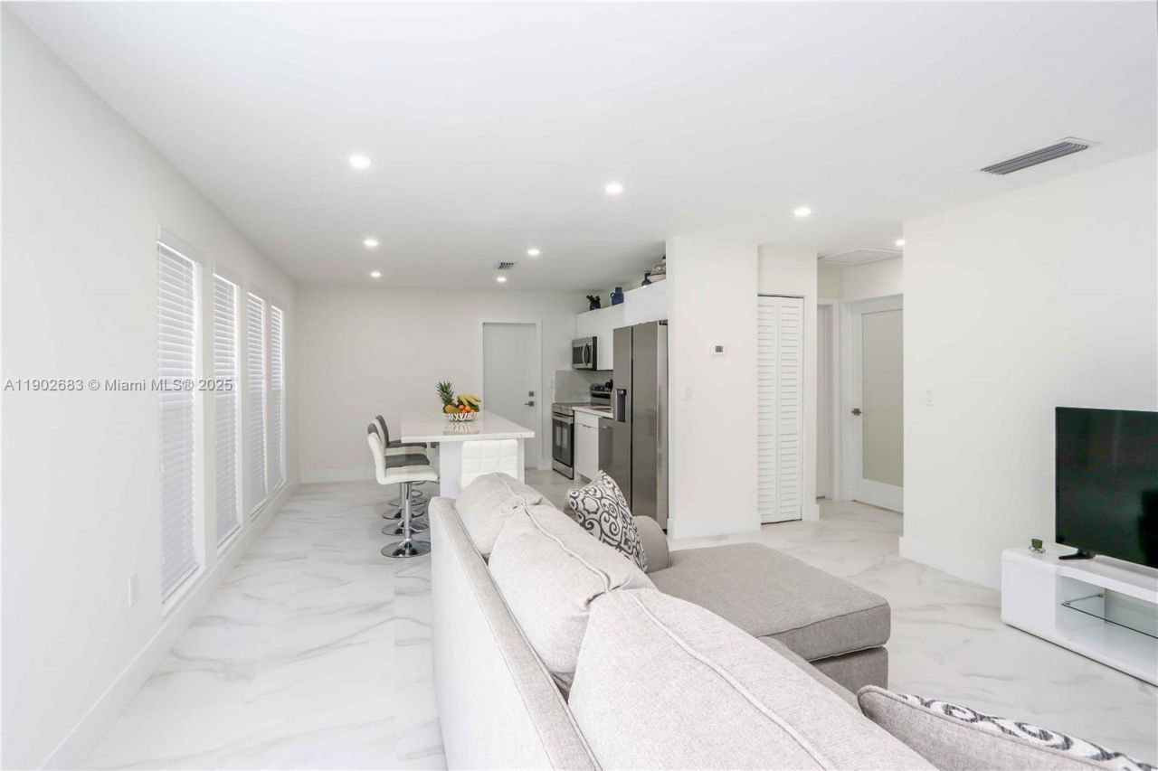 1030 SW 10th Ave, Miami, FL 33130 Photo