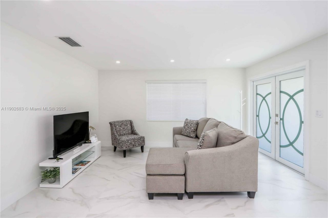 1030 SW 10th Ave, Miami, FL 33130 Photo