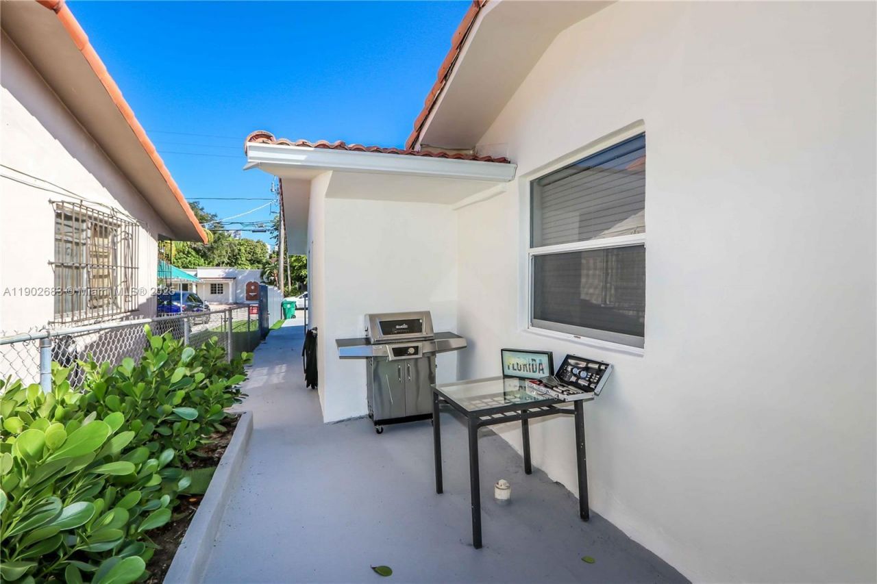 1030 SW 10th Ave, Miami, FL 33130 Photo