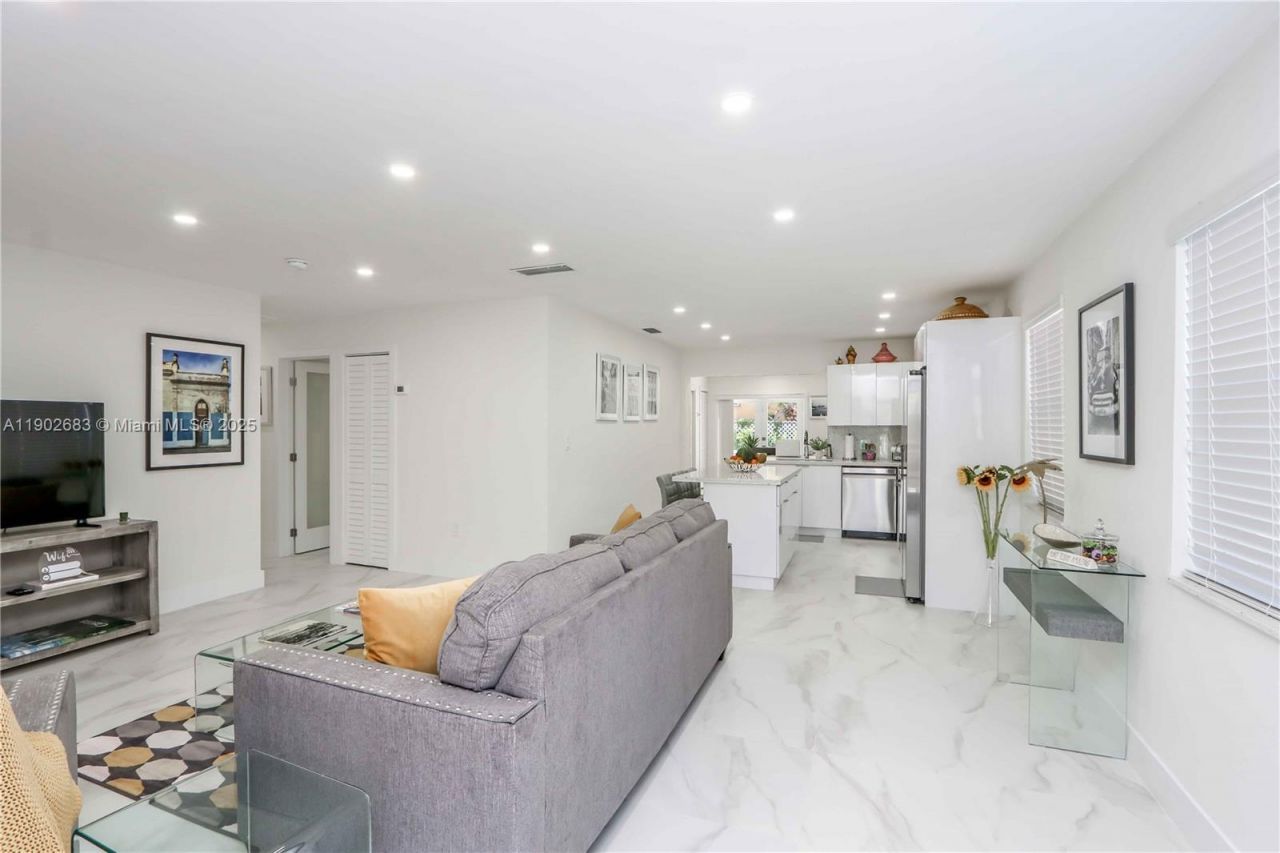 1030 SW 10th Ave, Miami, FL 33130 Photo