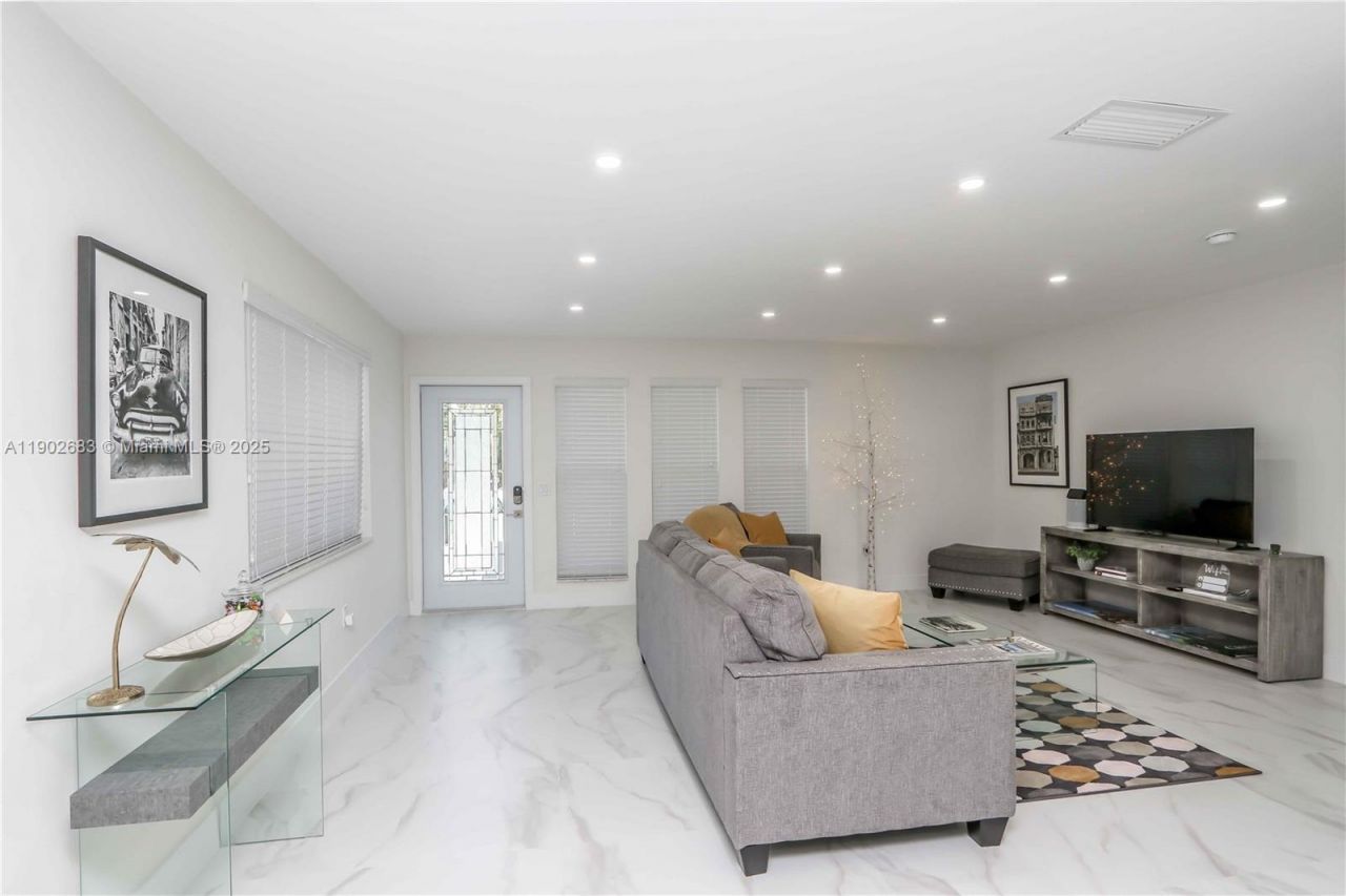 1030 SW 10th Ave, Miami, FL 33130 Photo