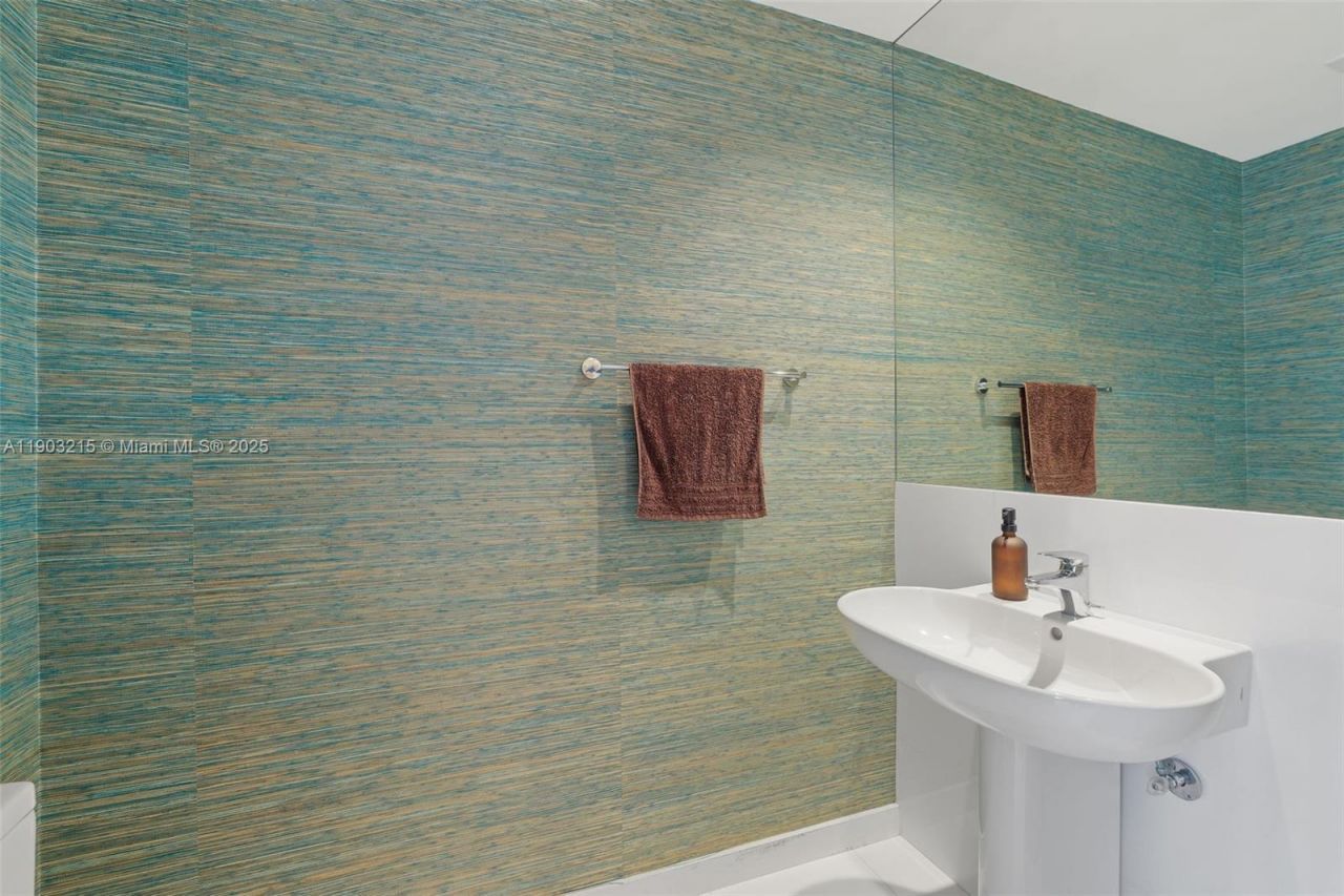 1100 Biscayne Blvd, Unit 3303, Miami, FL 33132 Photo