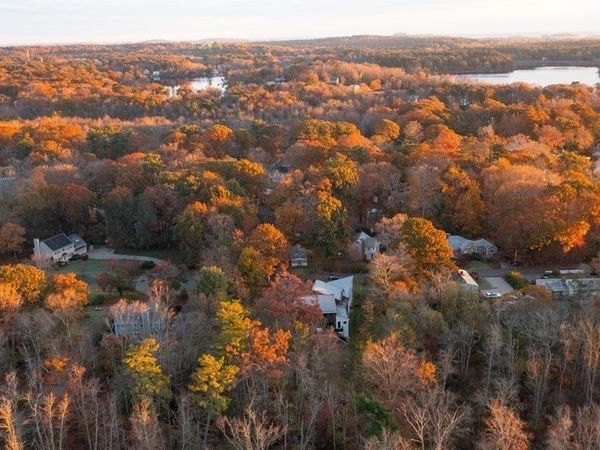 61 Beech St, Hamilton, MA 01982