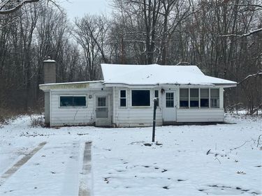 37207 Ecorse Road, Romulus, MI 48174