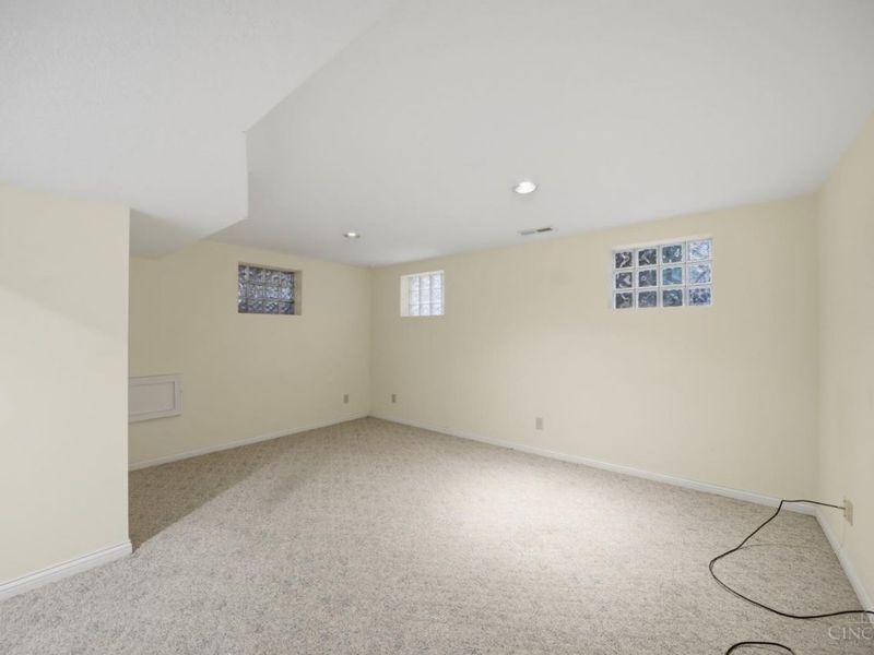 943 Weninger Circle, Cincinnati, OH 45203 Photo 31