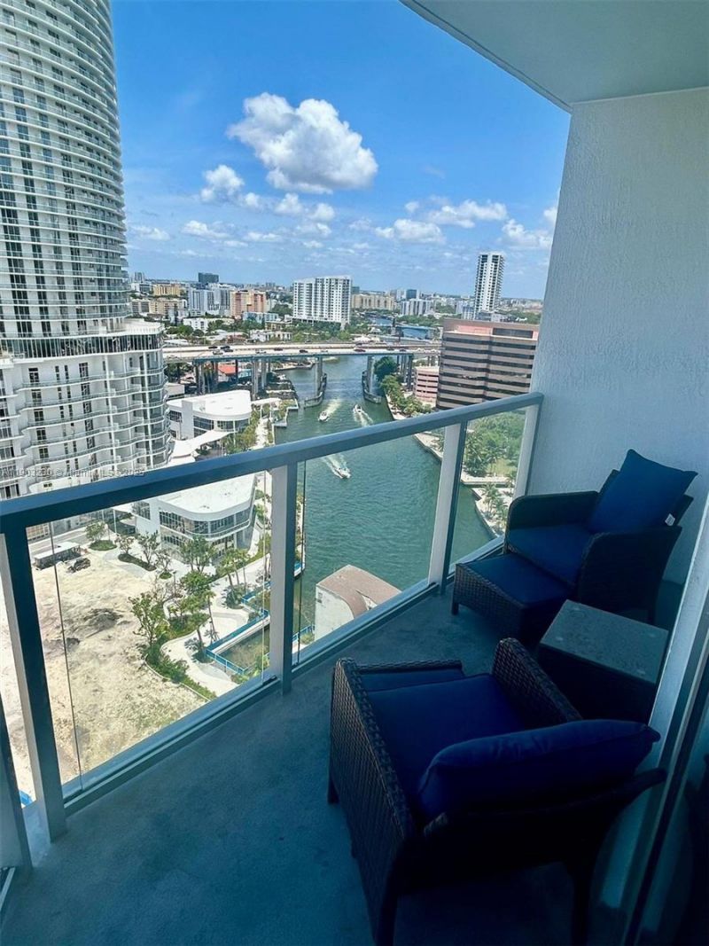 185 SW 7 St, Unit 1802, Miami, FL 33130 Photo