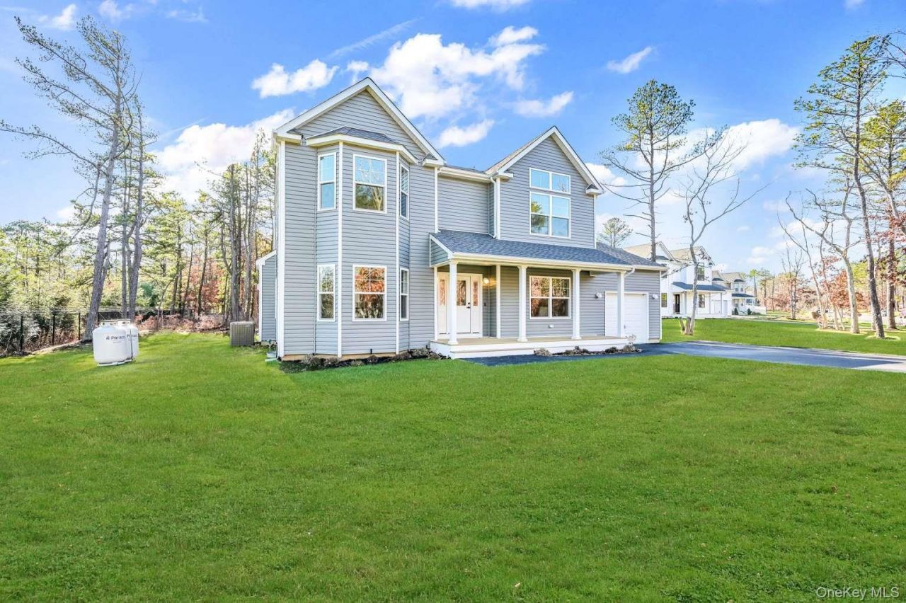 599 Robeson Place, Medford, NY 11763 Main Photo