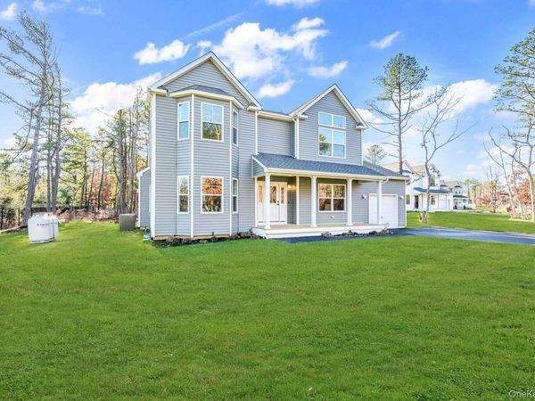 599 Robeson Place, Medford, NY 11763