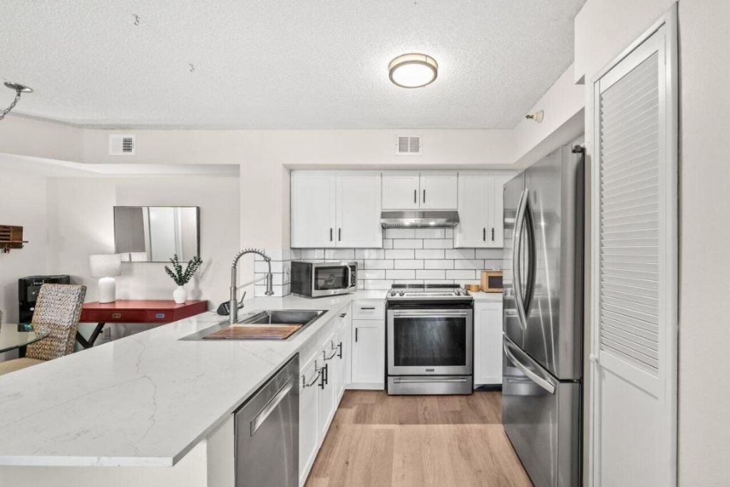 127 Yacht Club Way, Unit 206, Hypoluxo, FL 33462 Photo