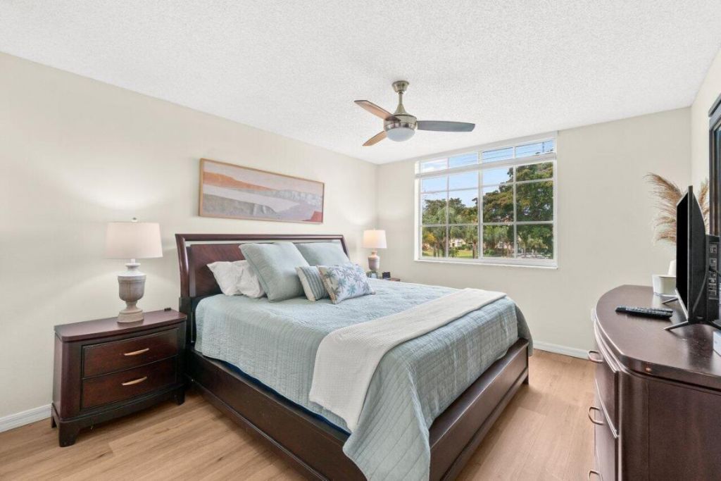 127 Yacht Club Way, Unit 206, Hypoluxo, FL 33462 Photo