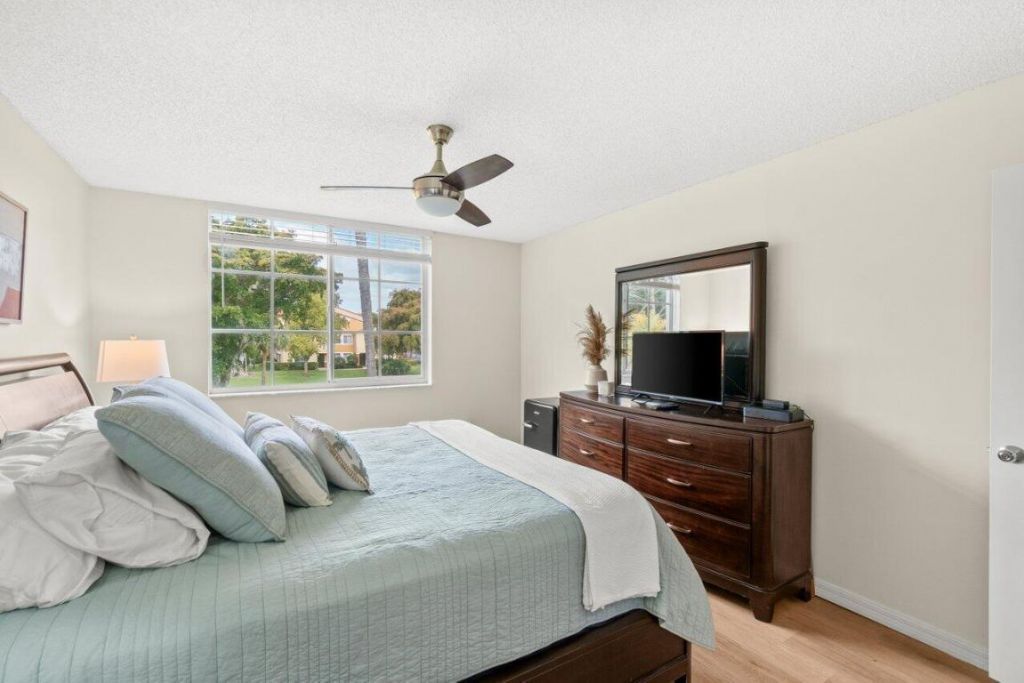 127 Yacht Club Way, Unit 206, Hypoluxo, FL 33462 Photo