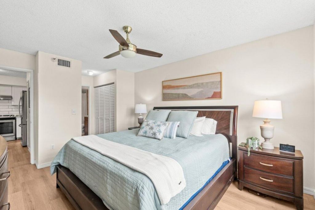 127 Yacht Club Way, Unit 206, Hypoluxo, FL 33462 Photo