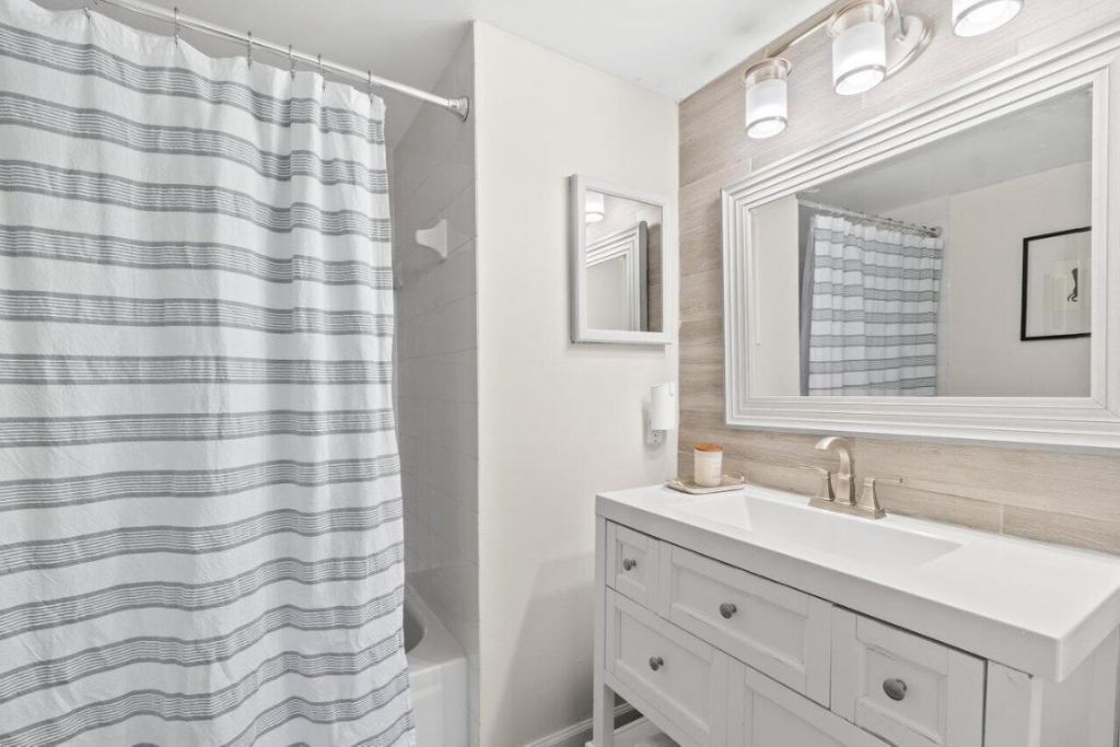 127 Yacht Club Way, Unit 206, Hypoluxo, FL 33462 Photo