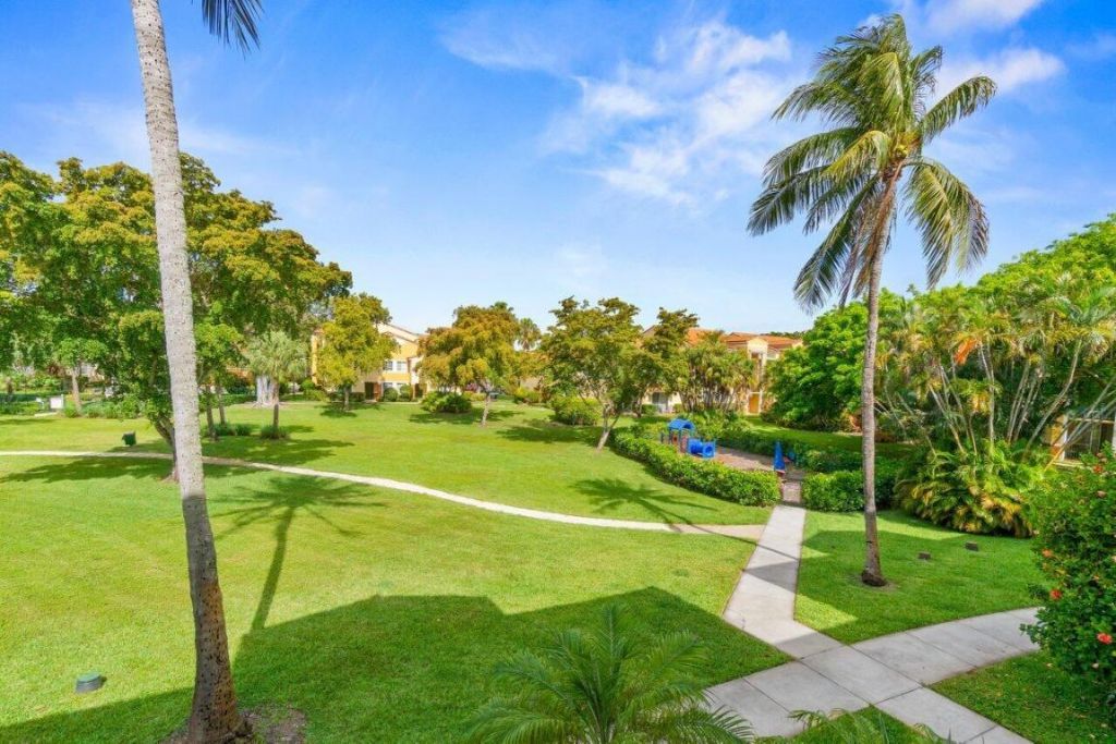 127 Yacht Club Way, Unit 206, Hypoluxo, FL 33462 Photo