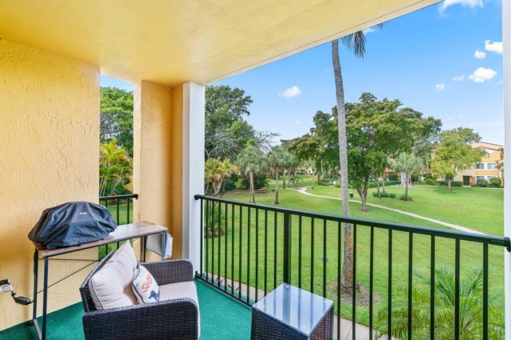 127 Yacht Club Way, Unit 206, Hypoluxo, FL 33462 Photo