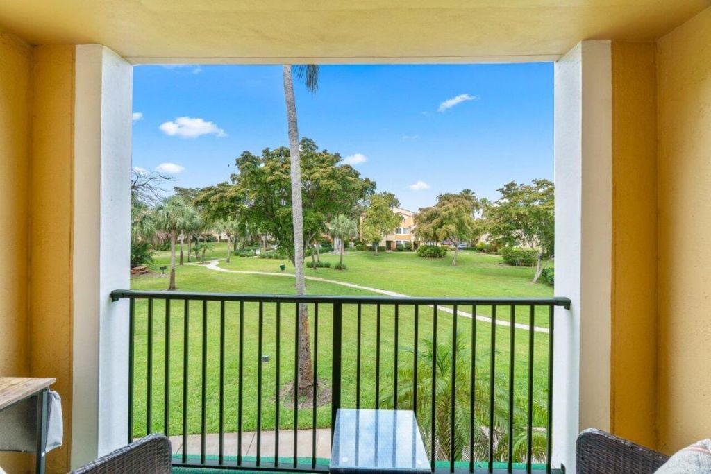 127 Yacht Club Way, Unit 206, Hypoluxo, FL 33462 Photo