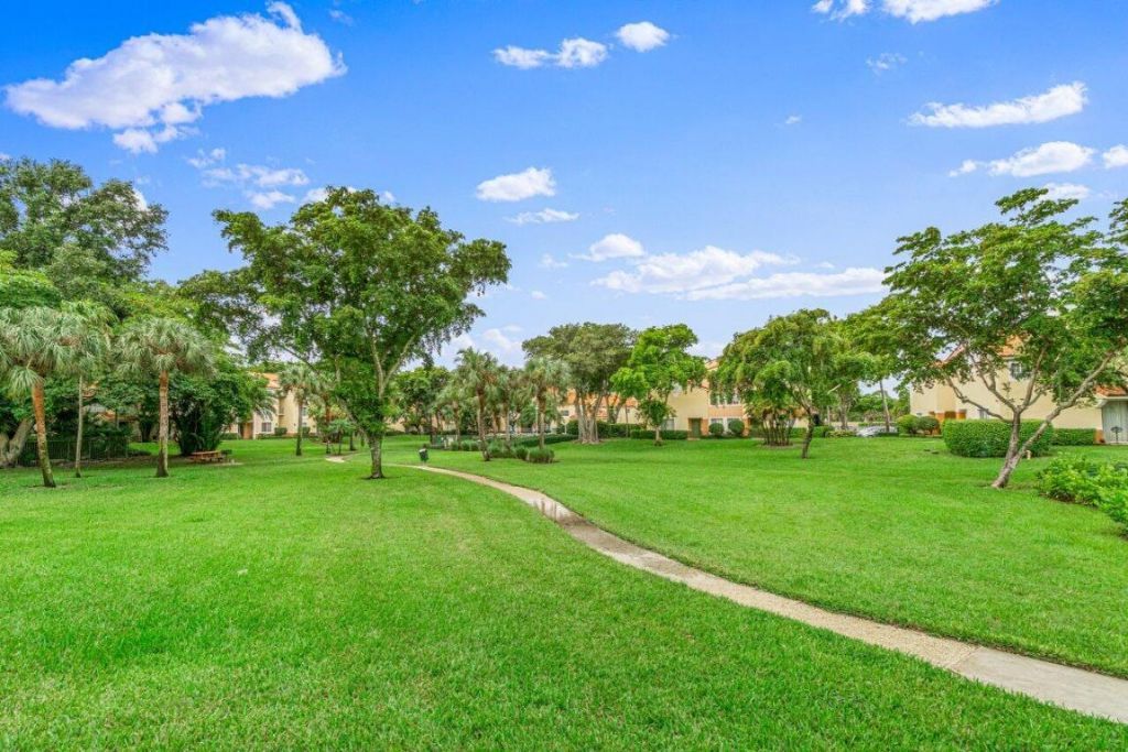 127 Yacht Club Way, Unit 206, Hypoluxo, FL 33462 Photo