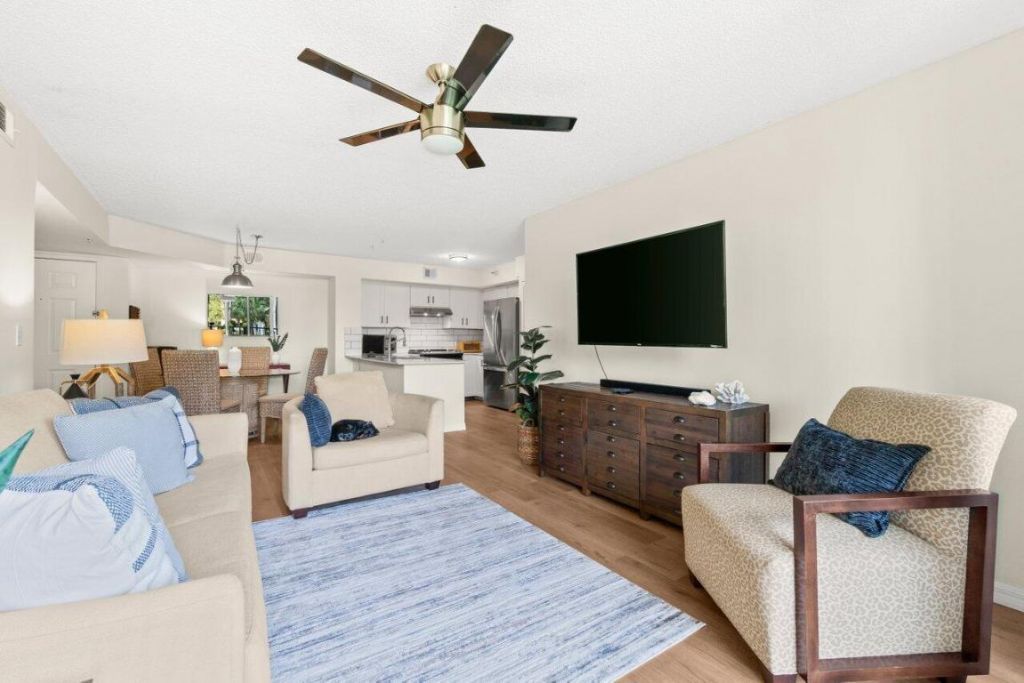 127 Yacht Club Way, Unit 206, Hypoluxo, FL 33462 Photo