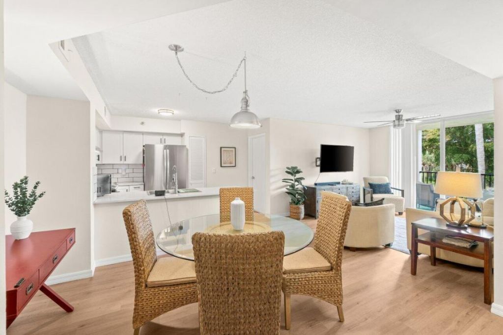 127 Yacht Club Way, Unit 206, Hypoluxo, FL 33462 Photo