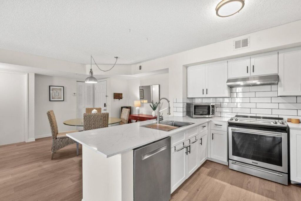 127 Yacht Club Way, Unit 206, Hypoluxo, FL 33462 Photo