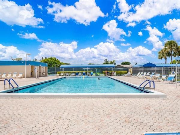 5250 Las Verdes Circle, Unit 317, Delray Beach, FL 33484