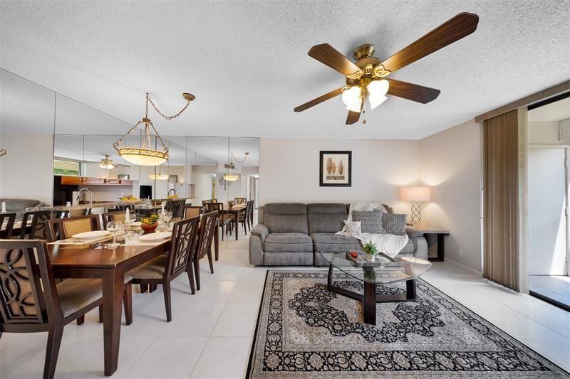 5250 Las Verdes Circle, Unit 317, Delray Beach, FL 33484 Photo