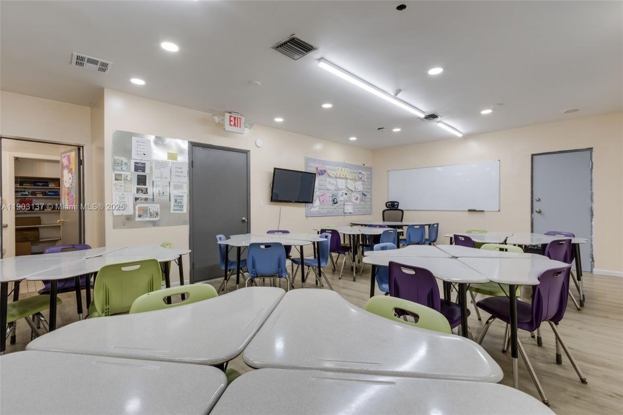 16190 NE 11th Ct, North Miami Beach, FL 33162 Photo