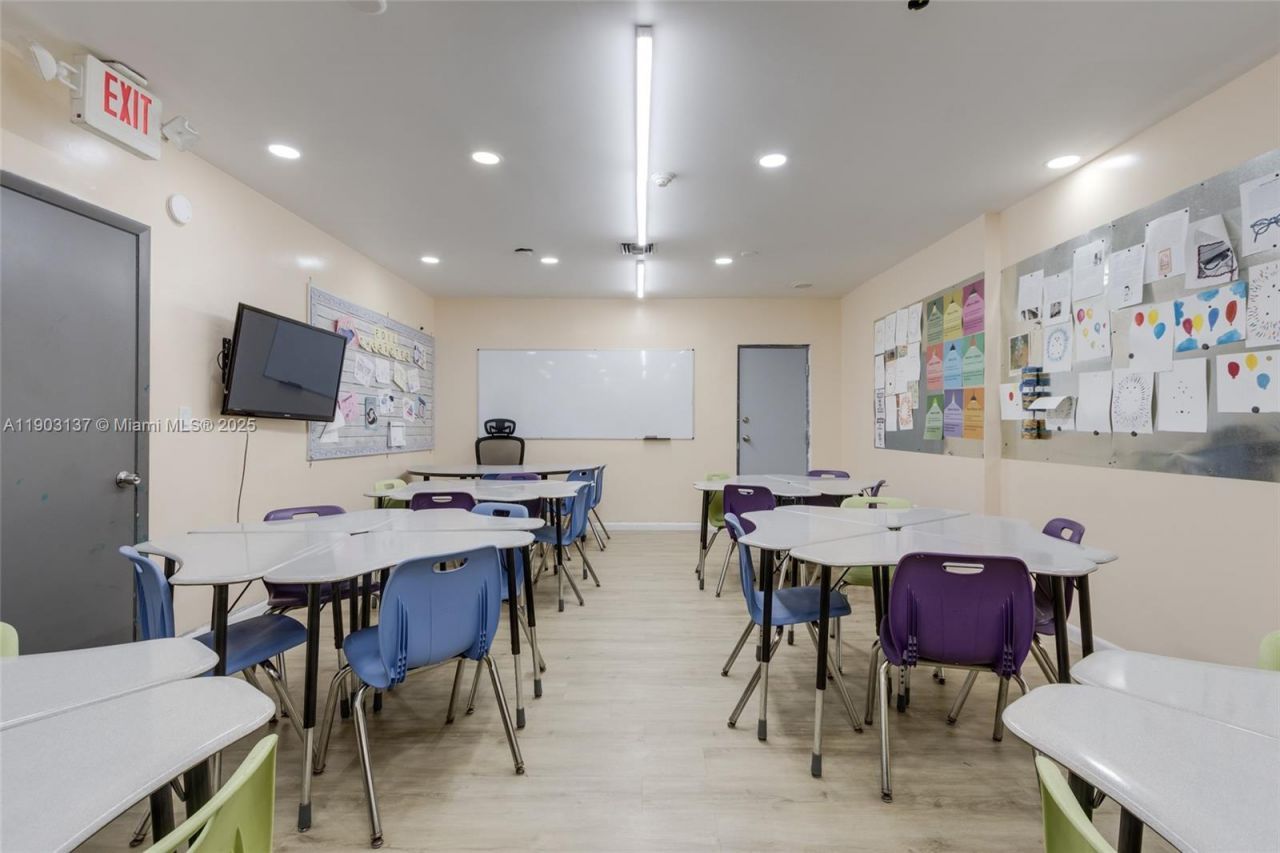 16190 NE 11th Ct, North Miami Beach, FL 33162 Photo