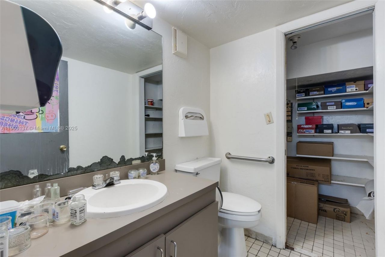 16190 NE 11th Ct, North Miami Beach, FL 33162 Photo